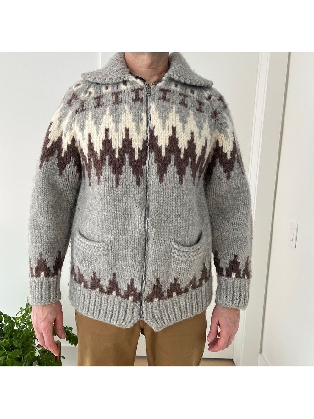 HAND MADE Cowichan Siwash Knit Sweater Coat Front Zip Buffalo Wool Geometric